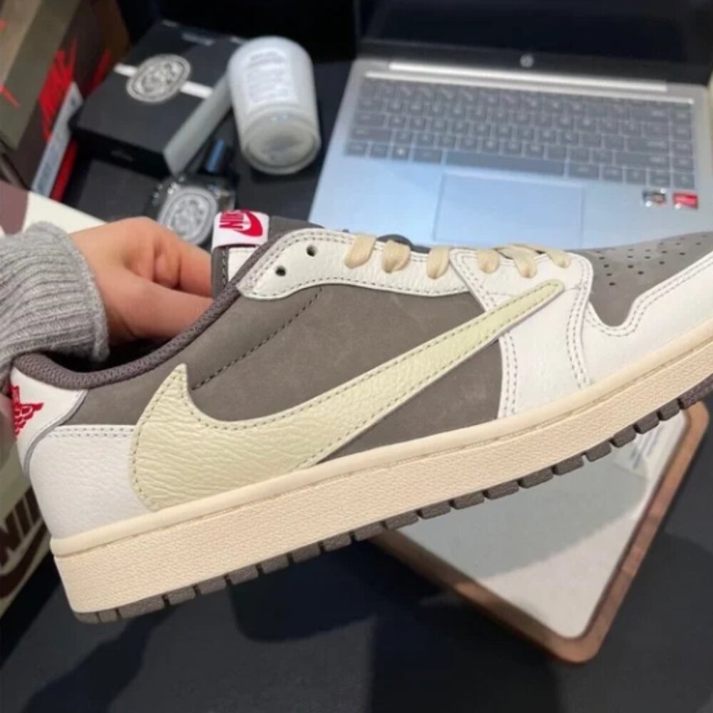 Jordan 1 Retro Low OG SP Travis Scott Reverse Mocha